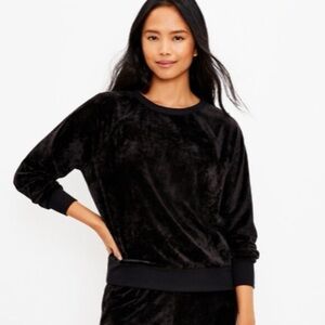 NWT Lou & Grey Crushed Velour Crewneck Sweater in Navy Size Medium